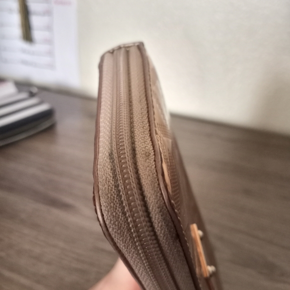 Michael kors gold wallet - Picture 6 of 13